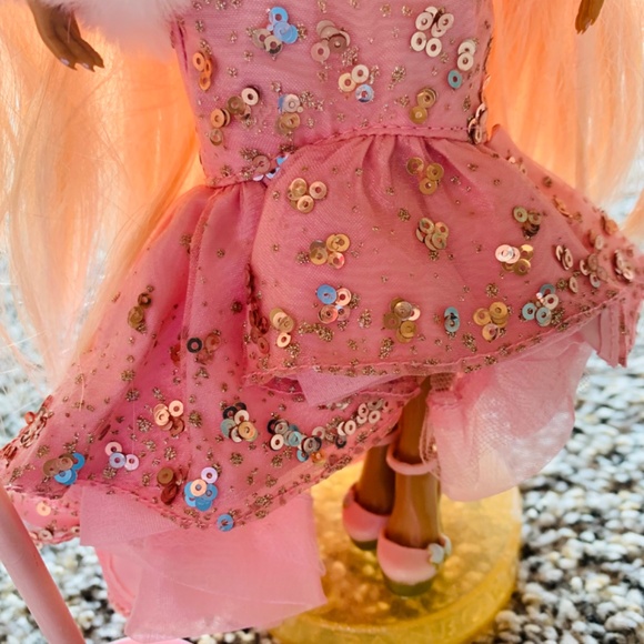 Rainbow High Sabrina St Cloud Doll with Mic and Stand - Picture 6 of 7